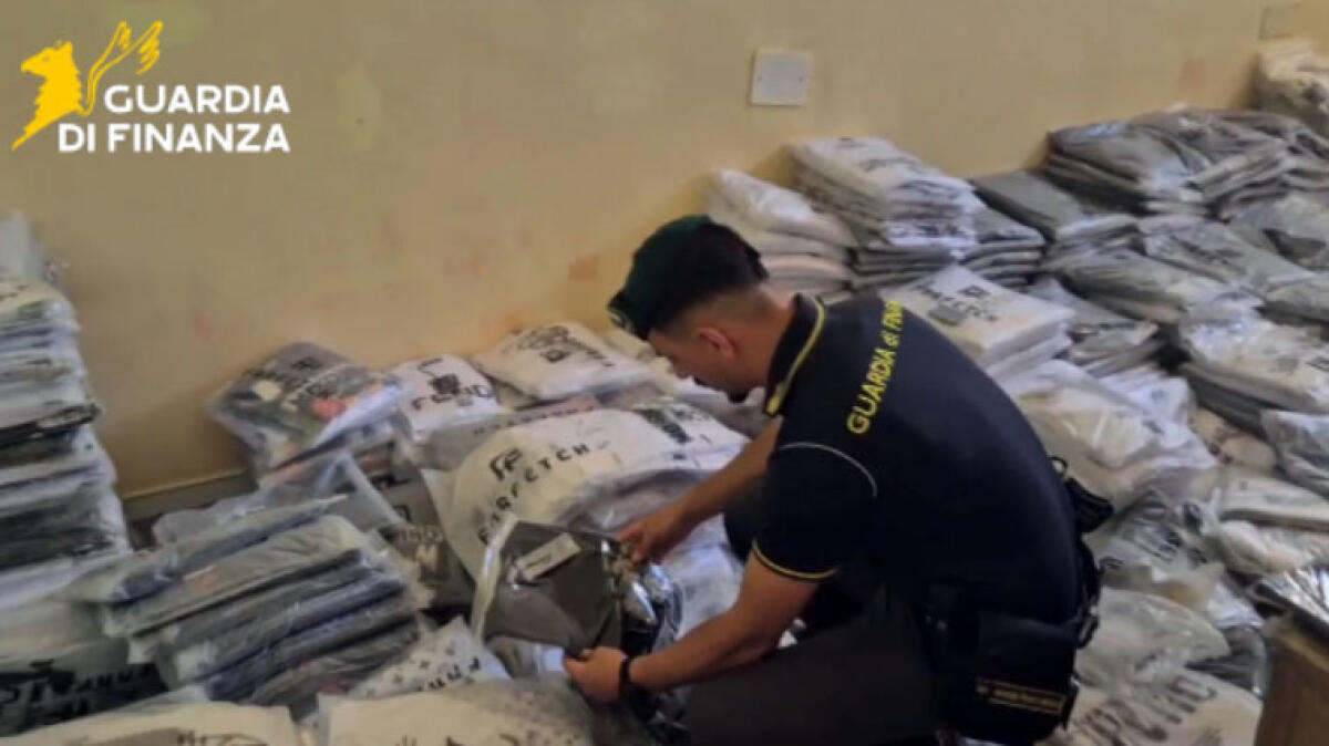 Il "re" degli abiti falsi arrestato a San Giuseppe Vesuviano - 