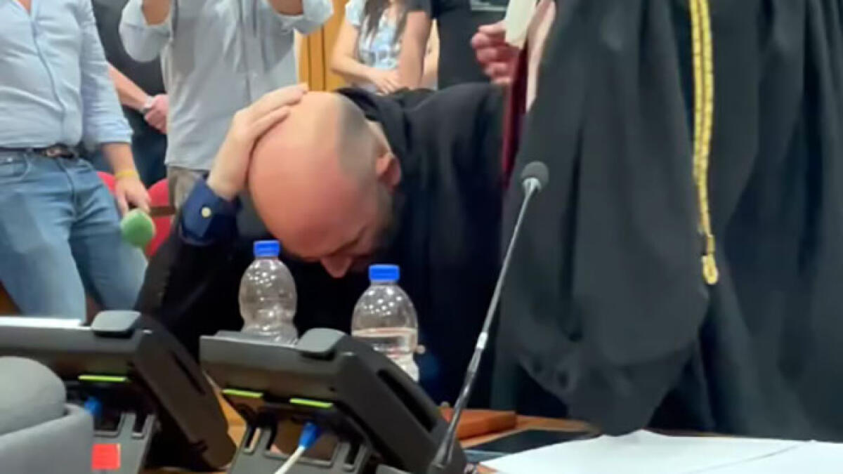 Confermate le condanne per le minacce a Saviano, lo scrittore in lacrime: "Mi hanno rubato la vita" - 