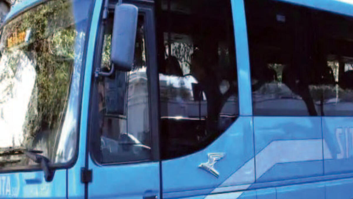 "Fammi scendere qui". E massacra di botte l'autista - 