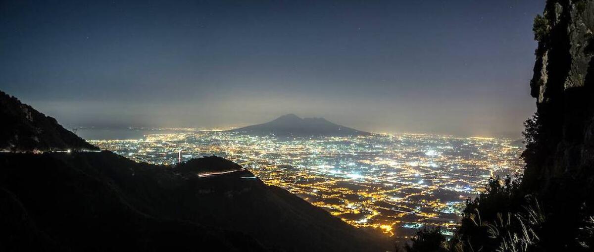 Il Parco Nazionale del Vesuvio compie trent'anni e si festeggia con tre serate sotto le stelle - 