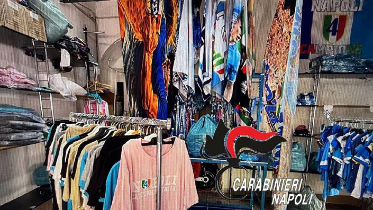 Duemila maglie del Napoli contraffatte, sequestro ai Quartieri Spagnoli - 