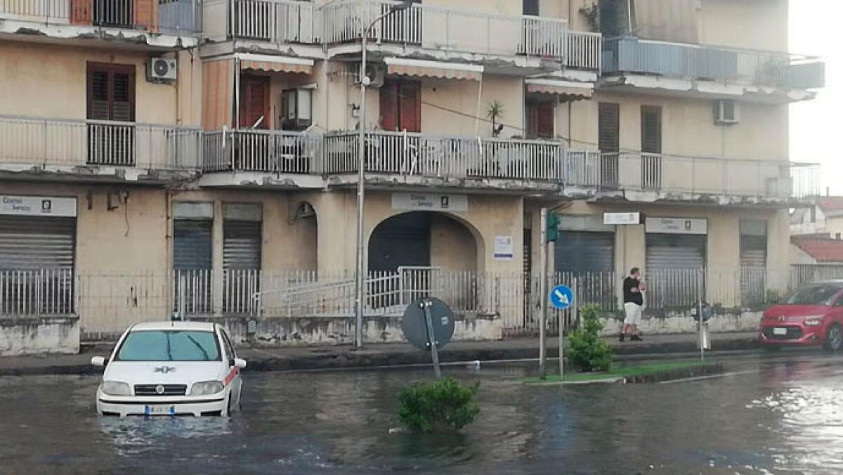 Maltempo, le immagini della bomba d'acqua a Scafati - 