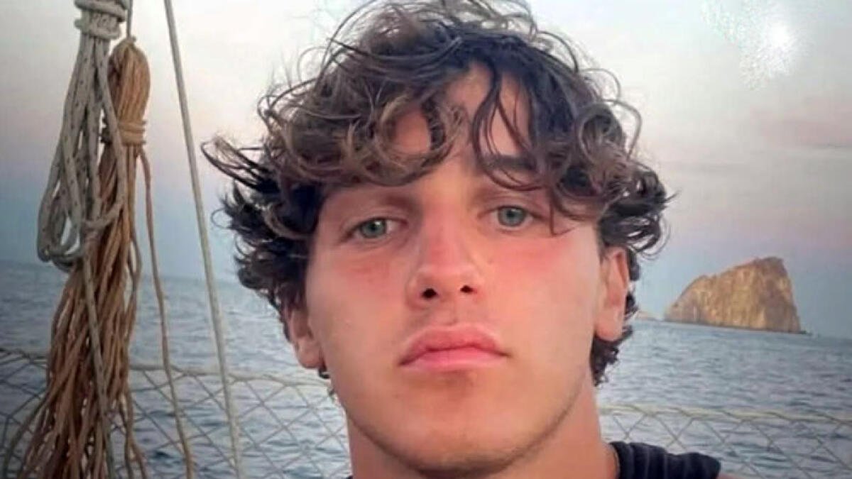 Si lancia dalla scogliera, muore 23enne - 