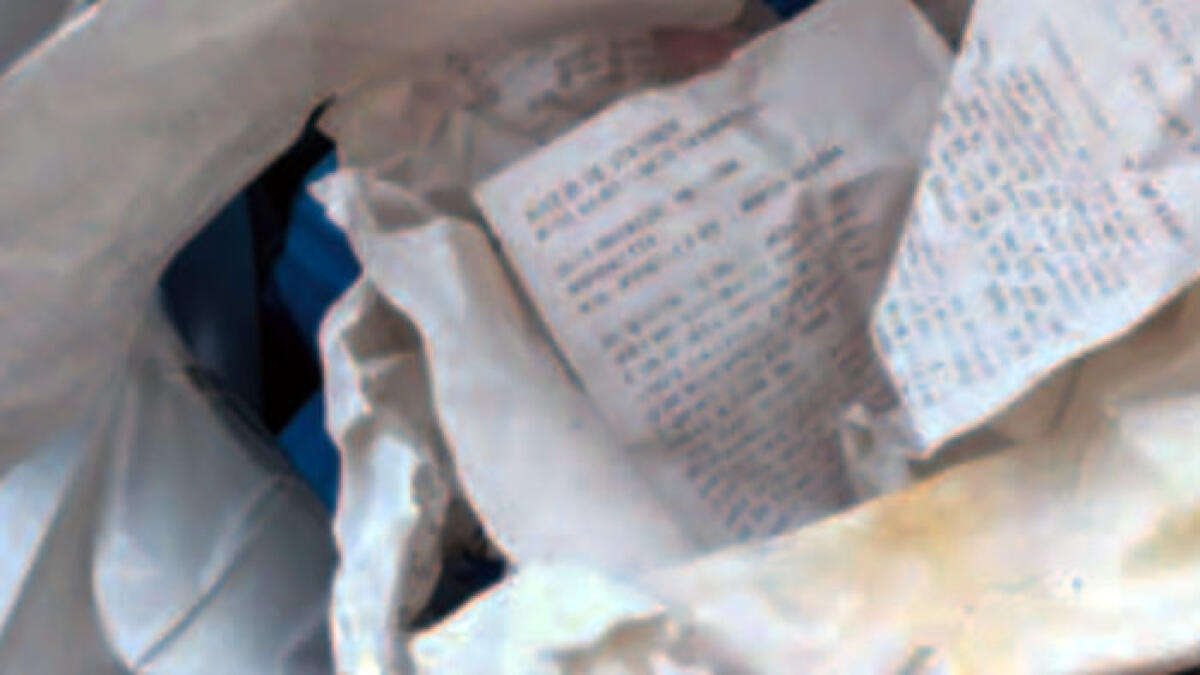 Decine di avvisi di raccomandate trovati in un cestino dei rifiuti - 