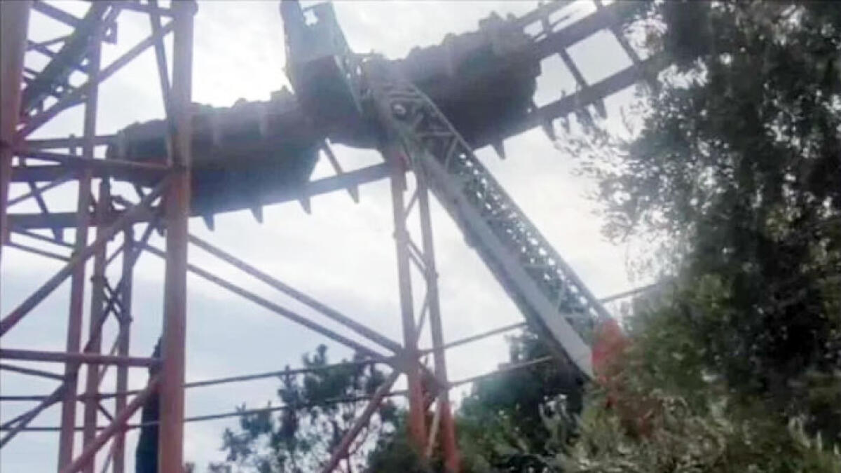 Quindici persone bloccate sulle montagne russe, ore di paura - 