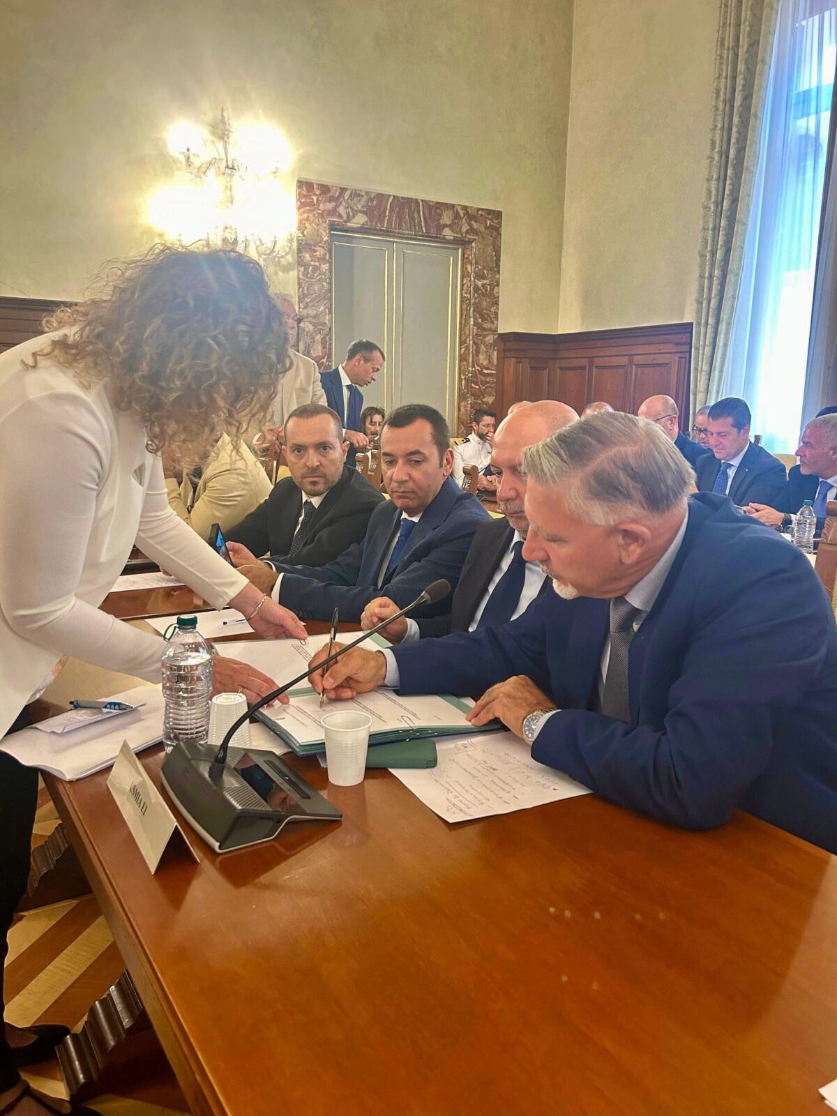 Firmato il primo contratto della dirigenza militare e delle polizie ad ordinamento civile - 