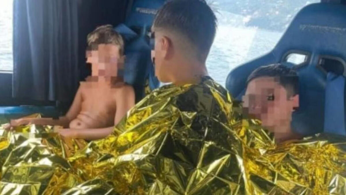 Tre bambini trascinati al largo mentre fanno il bagno in Costiera - 