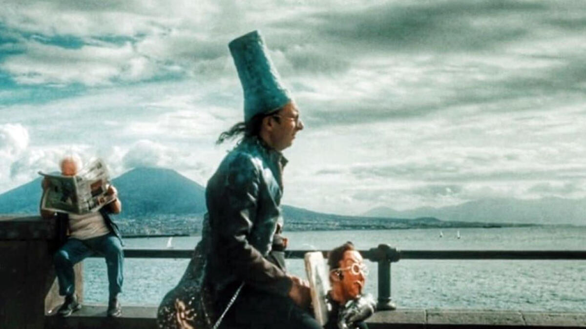 L'artista di strada Pier Macchiè aggredito e derubato del cappello - 