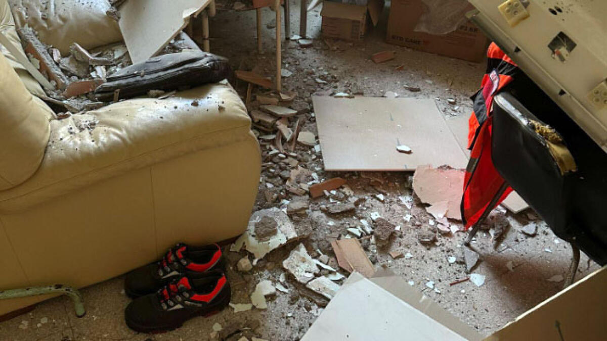 Crolla il tetto della postazione del 118 a Torre Annunziata - 