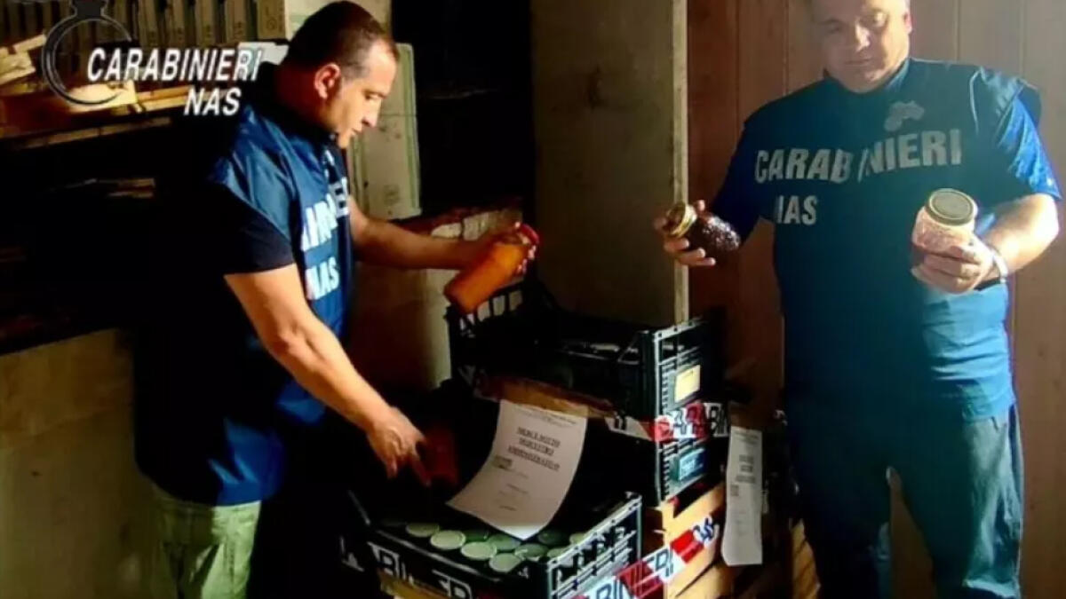 I Nas sequestrano 674 chili di conserve a rischio botulino - 