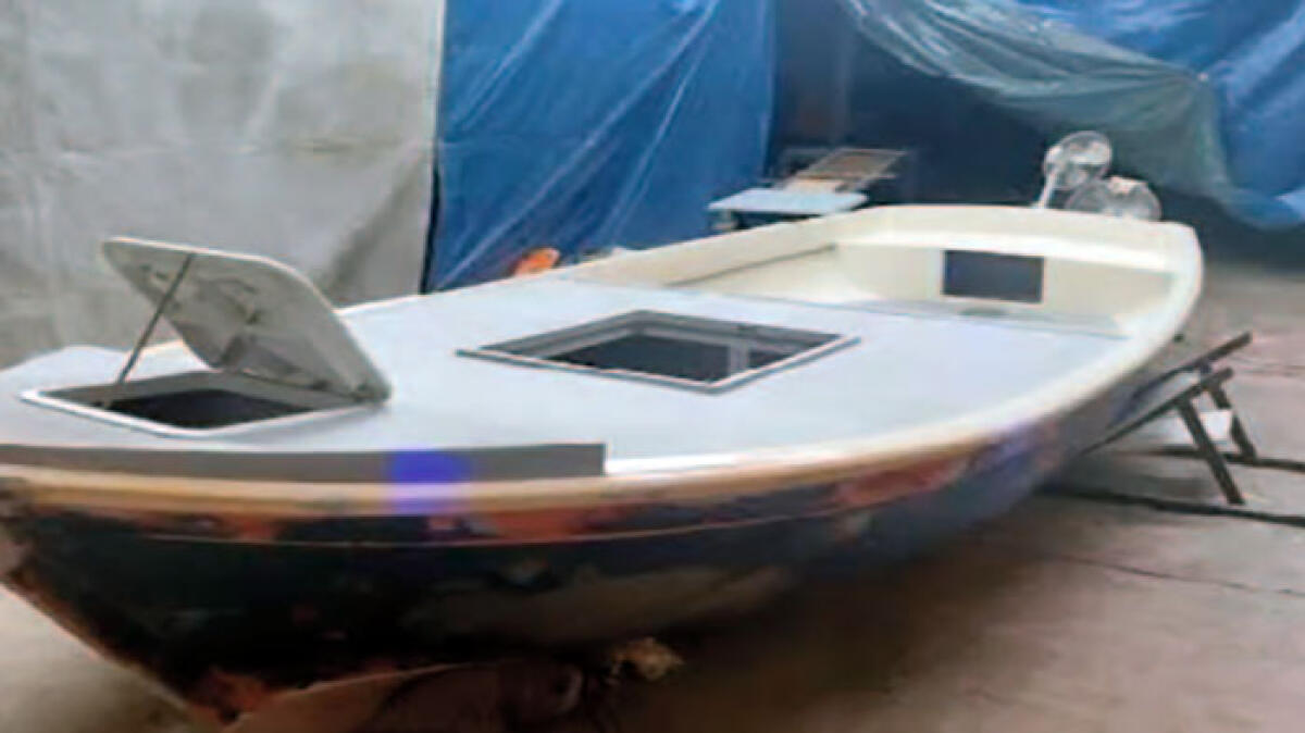 Rimessaggio abusivo realizzato in una grotta - 