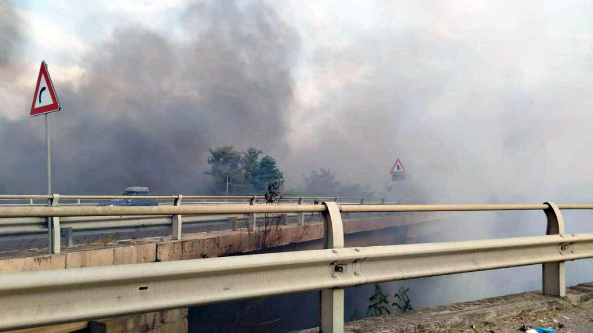 Grave incendio sulla Nola-Villa Literno - 