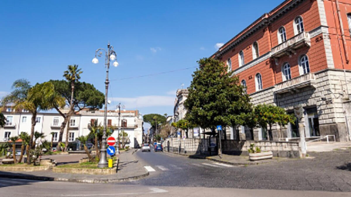 Palma Campania, commento social del preside indigna la comunità bengalese - 