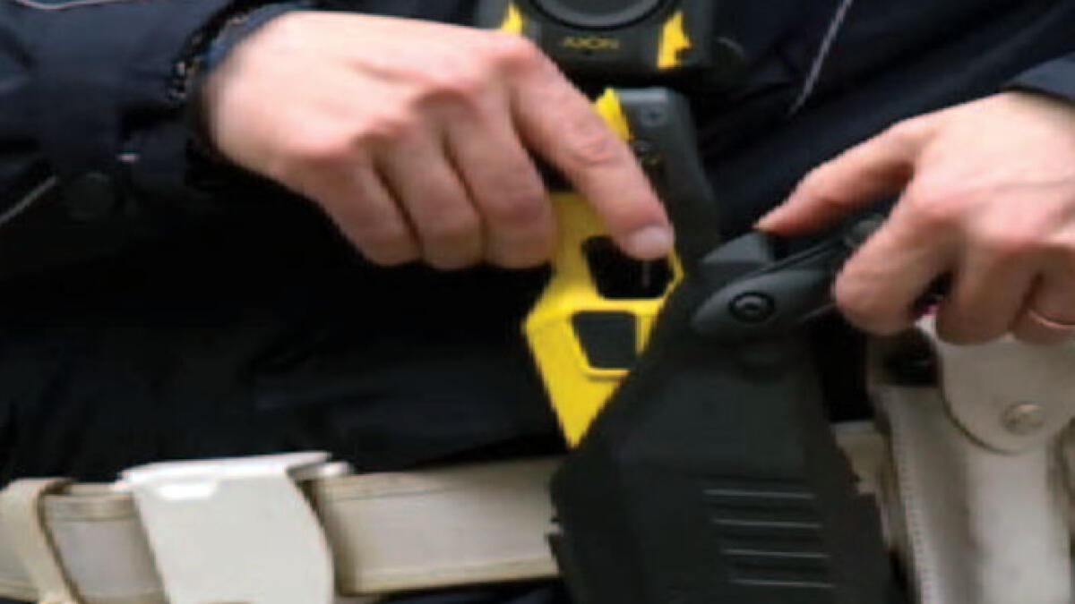 Fermato con il taser, muore in ambulanza - 