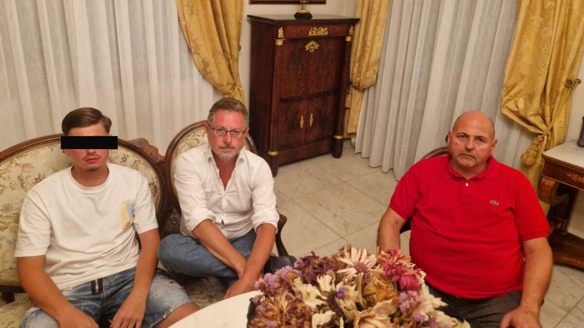 Massacrato dal branco, 15enne vive segregato in casa - 