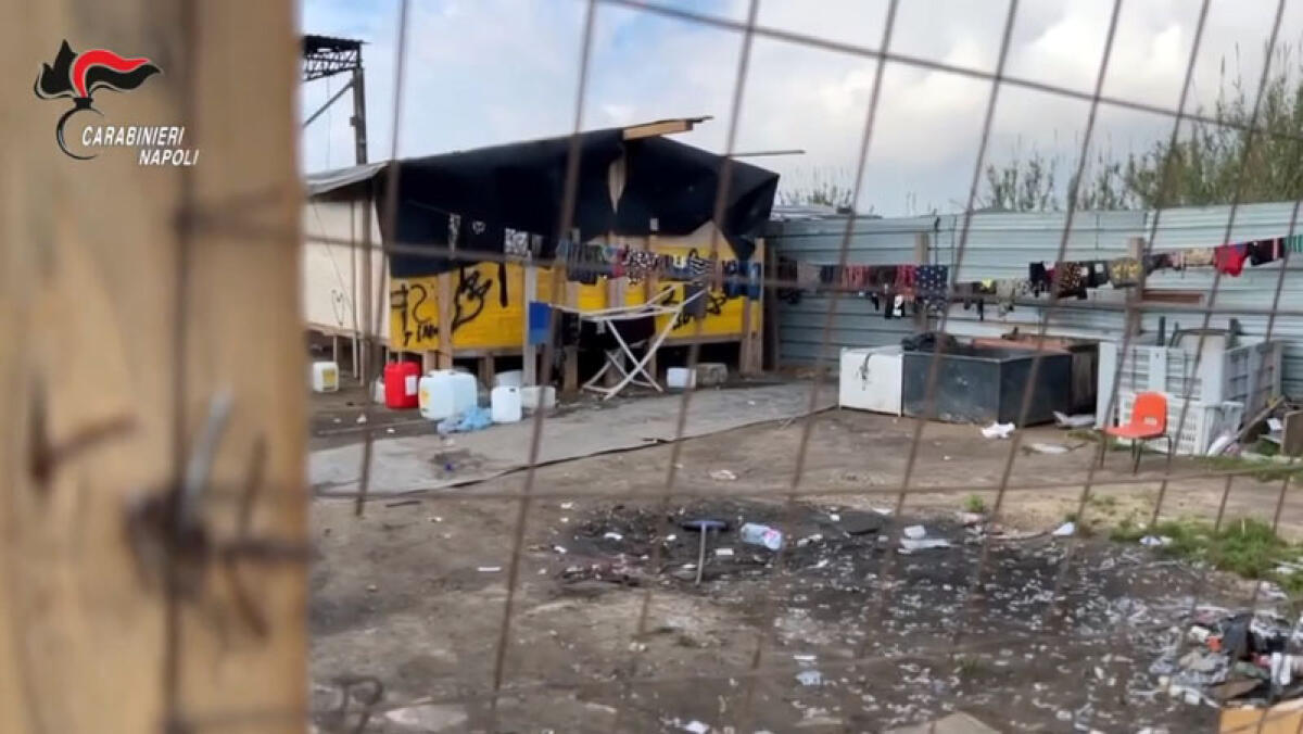 Blitz nel campo rom, sequestrati 100mila euro di gioielli - 