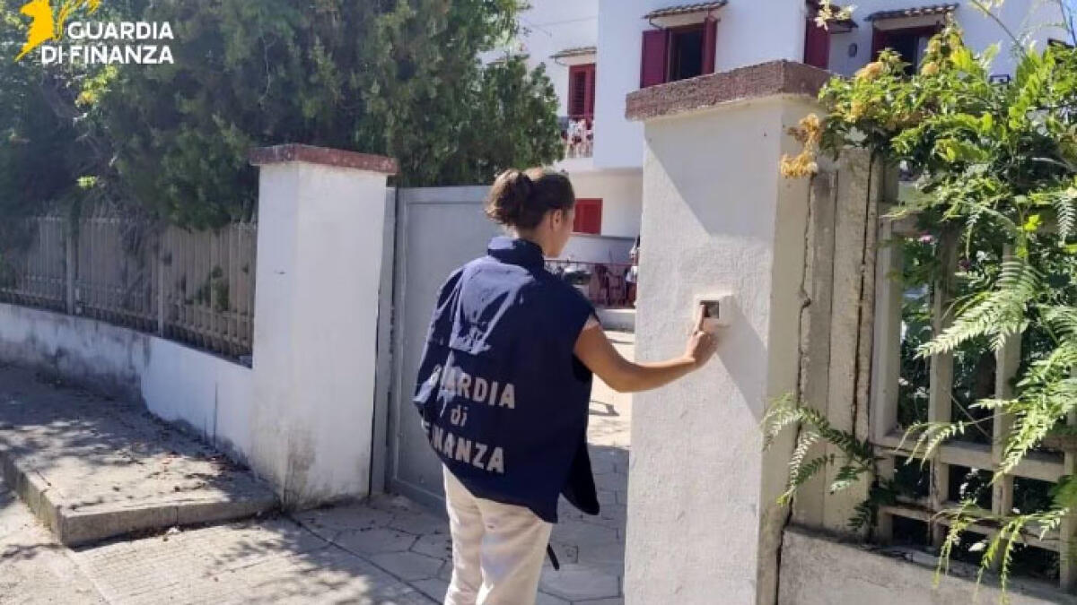 Casa pollaio da 3000 euro a settimana: tre posti letto ma affittata a 9 ragazzini - 