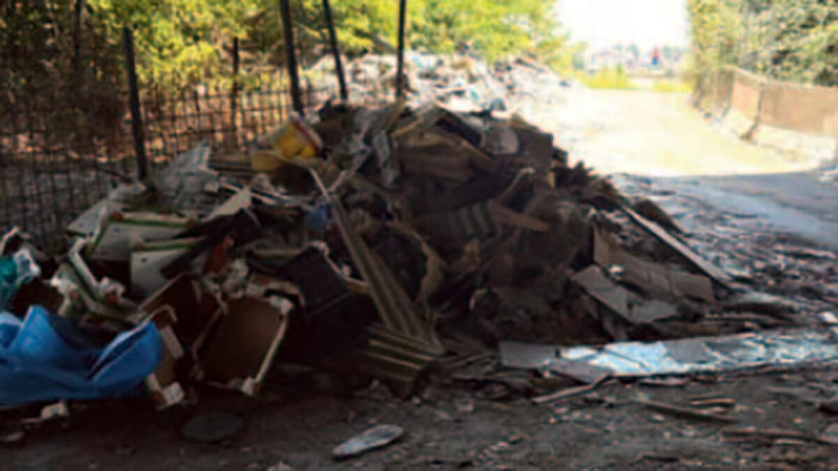 Il viadotto ai piedi del Vesuvio diventa una discarica - 