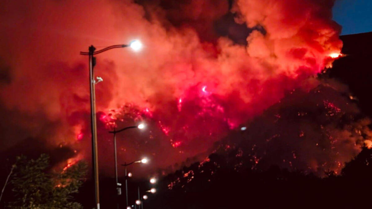 Il sindaco di Terzigno: "Vesuvio, fiamme a pochi chilometri dalle case" - 