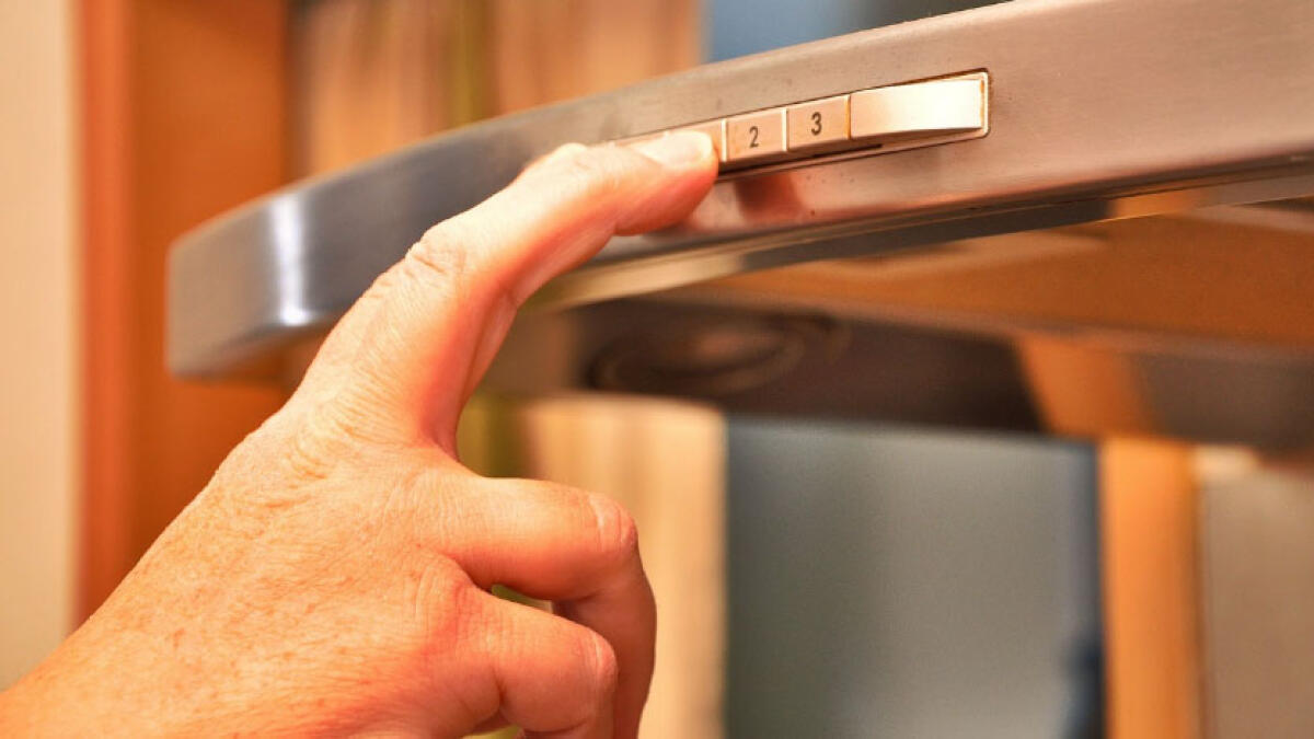 Come eliminare odori e fumi in cucina: l'importanza della cappa - 