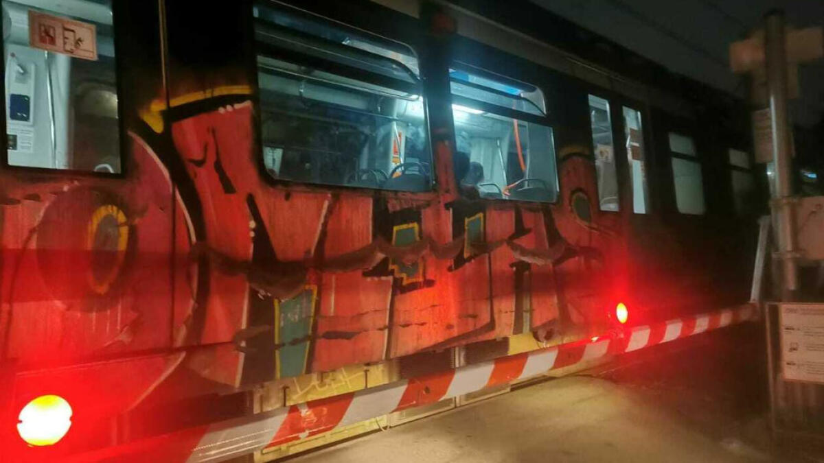 Circumvesuviana, treno bloccato per un'ora al passaggio a livello di San Giuseppe Vesuviano - 