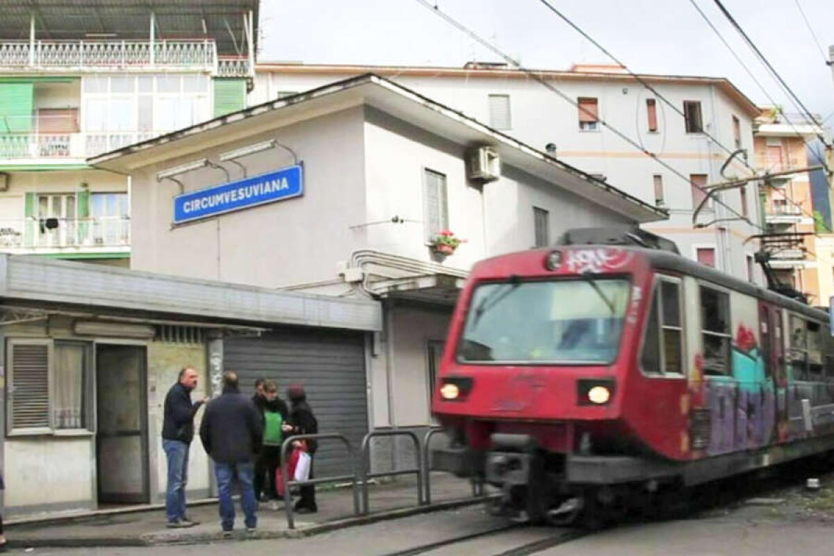 Lavori urgenti Circumvesuviana, sospesa tratta da Torre a Sorrento - 