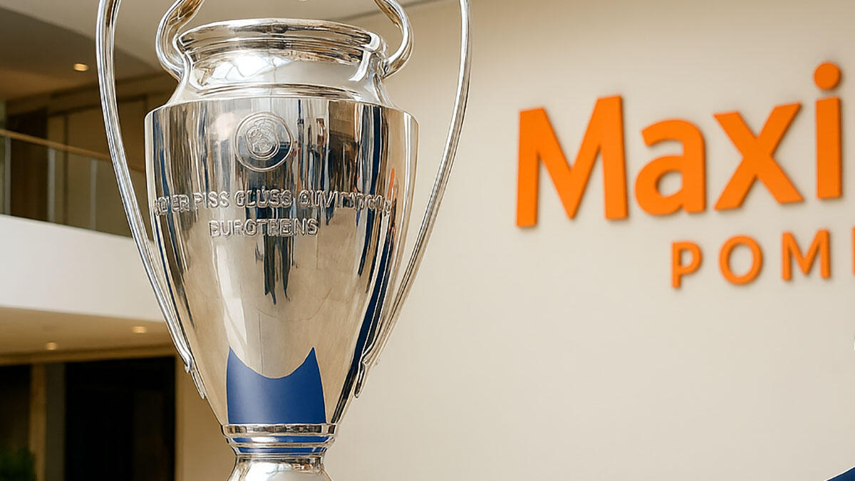 Eventi e selfie con la Coppa della Champions e Caressa: attesa al MaxiMall Pompeii - 