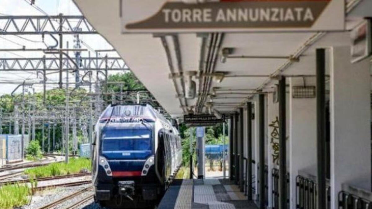 Interrotta la linea Fs Napoli-Salerno: la rabbia dei pendolari - 