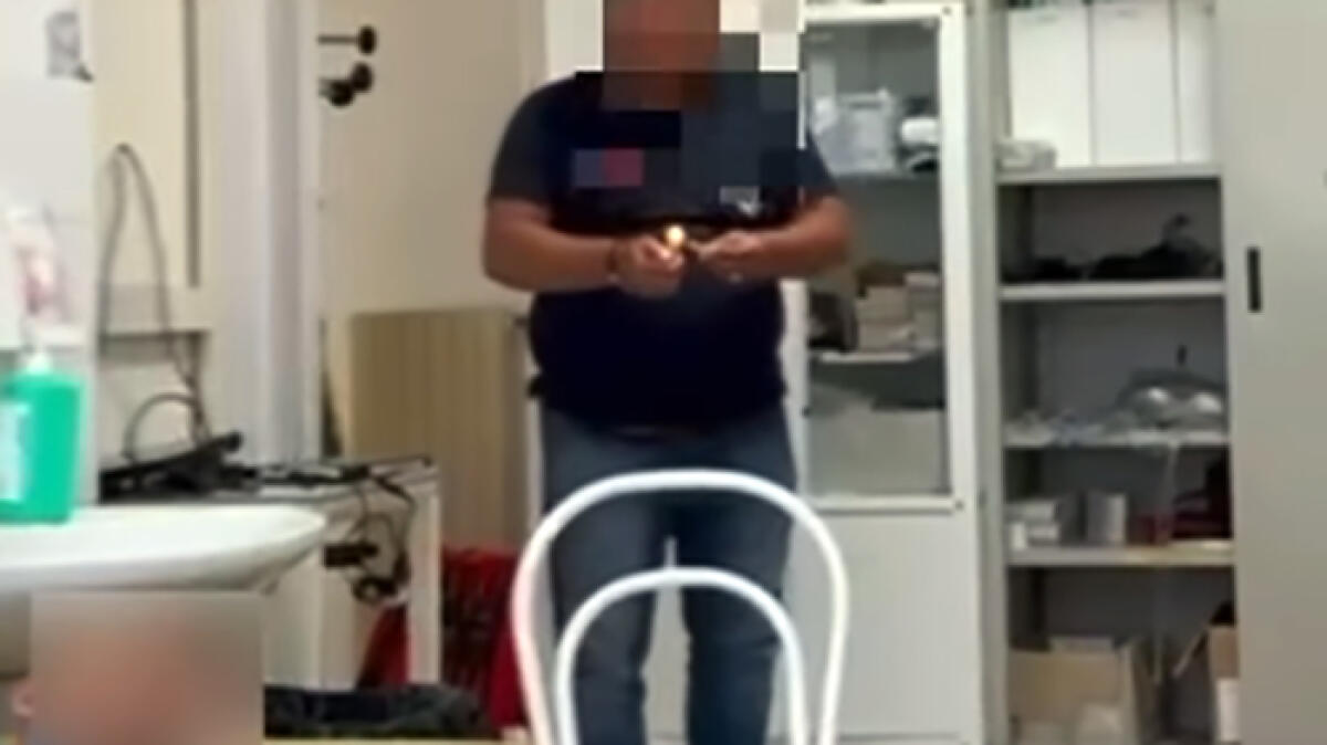 Medico accende e lancia un petardo nella sede 118 - 