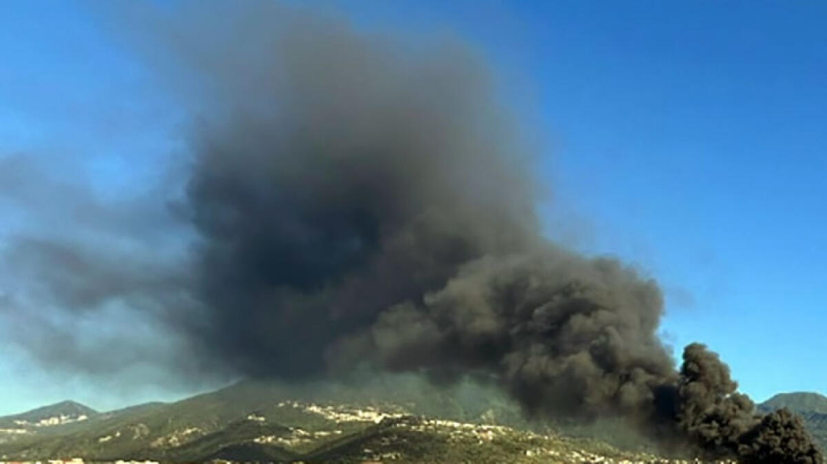 Vasto incendio nell'area stabiese, chiude anche la Statale - 