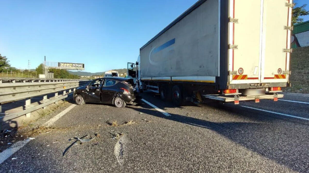 Schianto allo svincolo del Raccordo, donna in ospedale - 