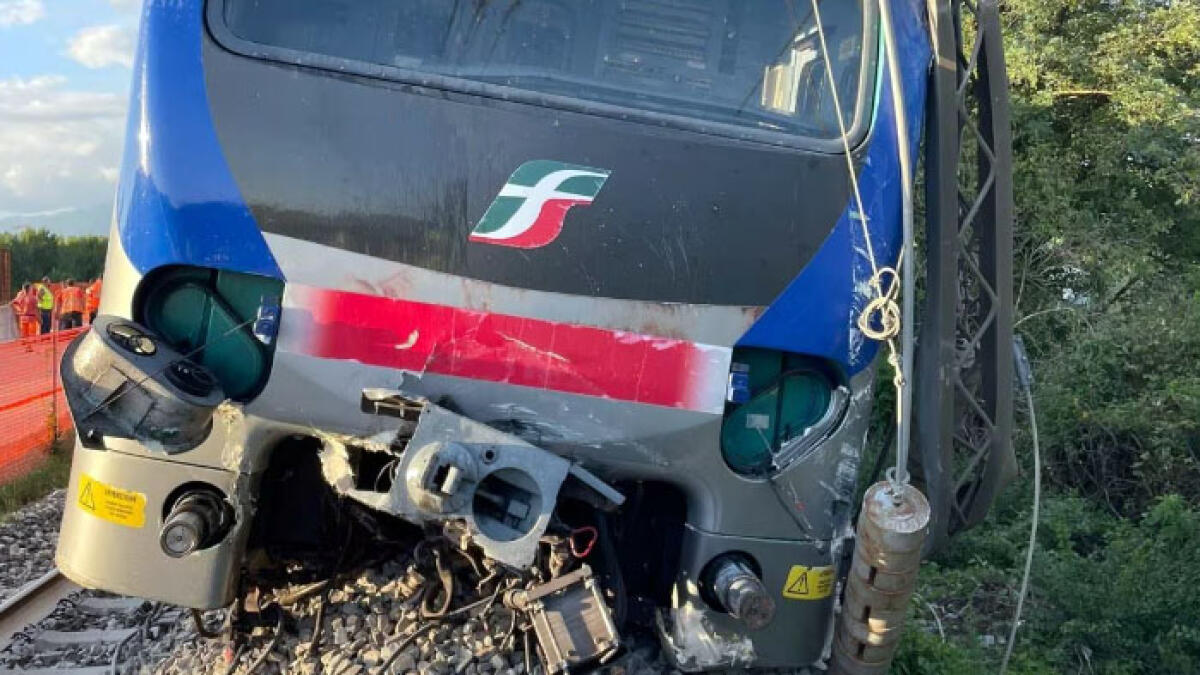 Treno deraglia fuori dai binari in Campania - 