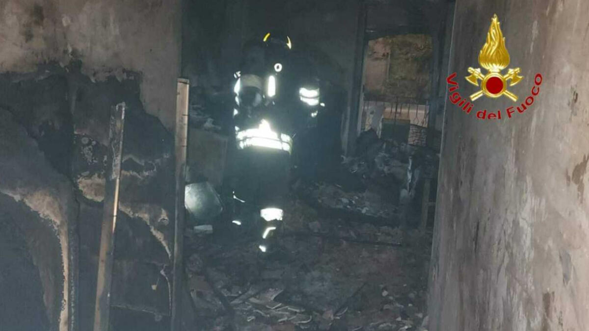 Incendio divora appartamento, paura nel parco - 