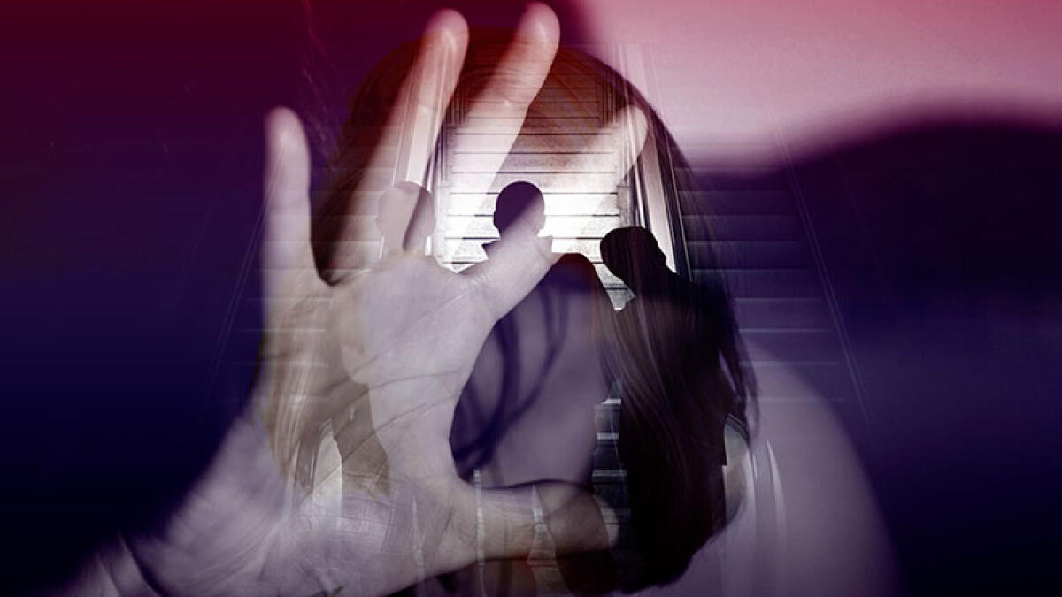 "Ti devo mettere dentro la bara", e picchia la moglie con la scopa - 