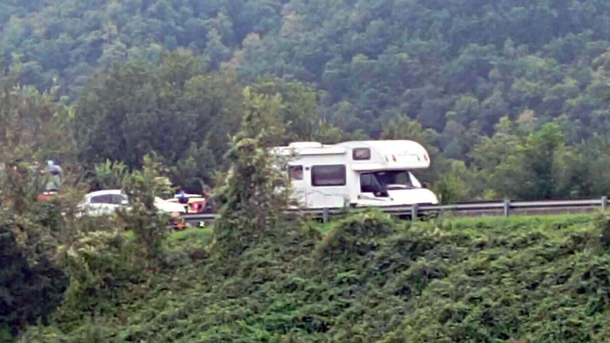 Tir travolge camper in panne, morta bimba di 8 anni - 