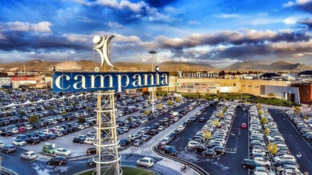 In cinque rubano 1000 euro di vestiti al Centro Commerciale Campania - 