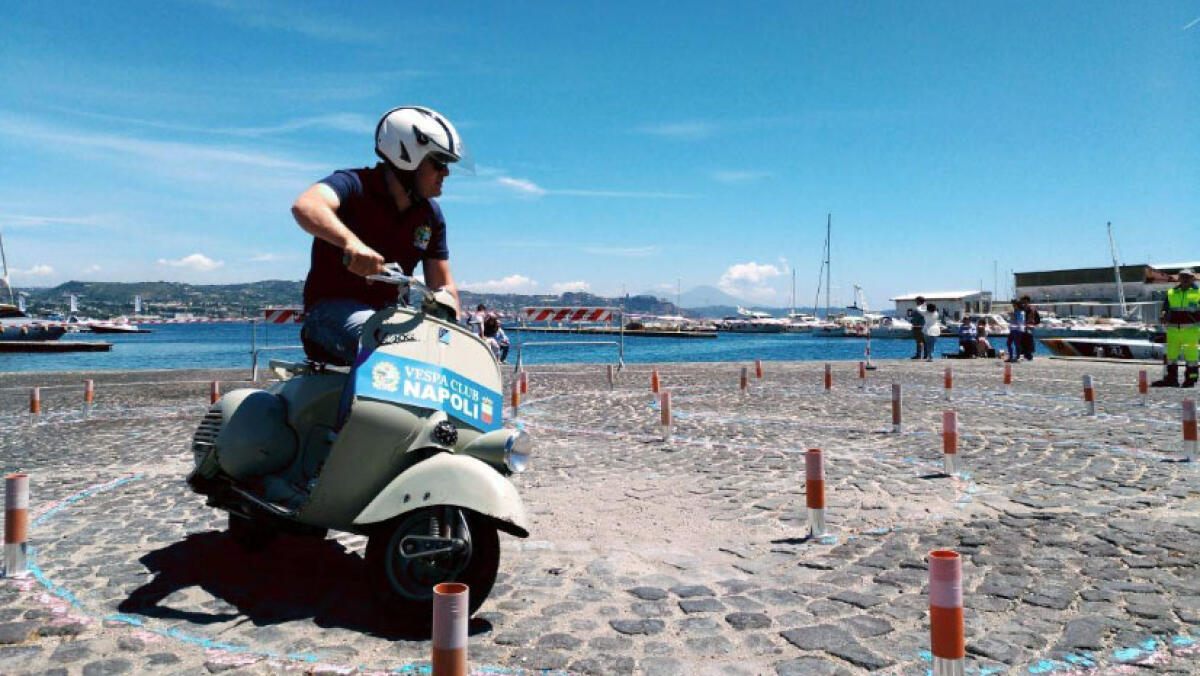 Vespa Club Napoli, ventennale sul Lungomare - 