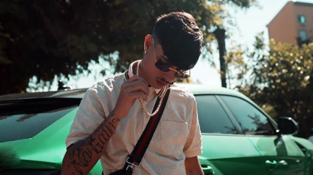 Il rapper mira colpi di pistola, il sindaco annulla il concerto - 