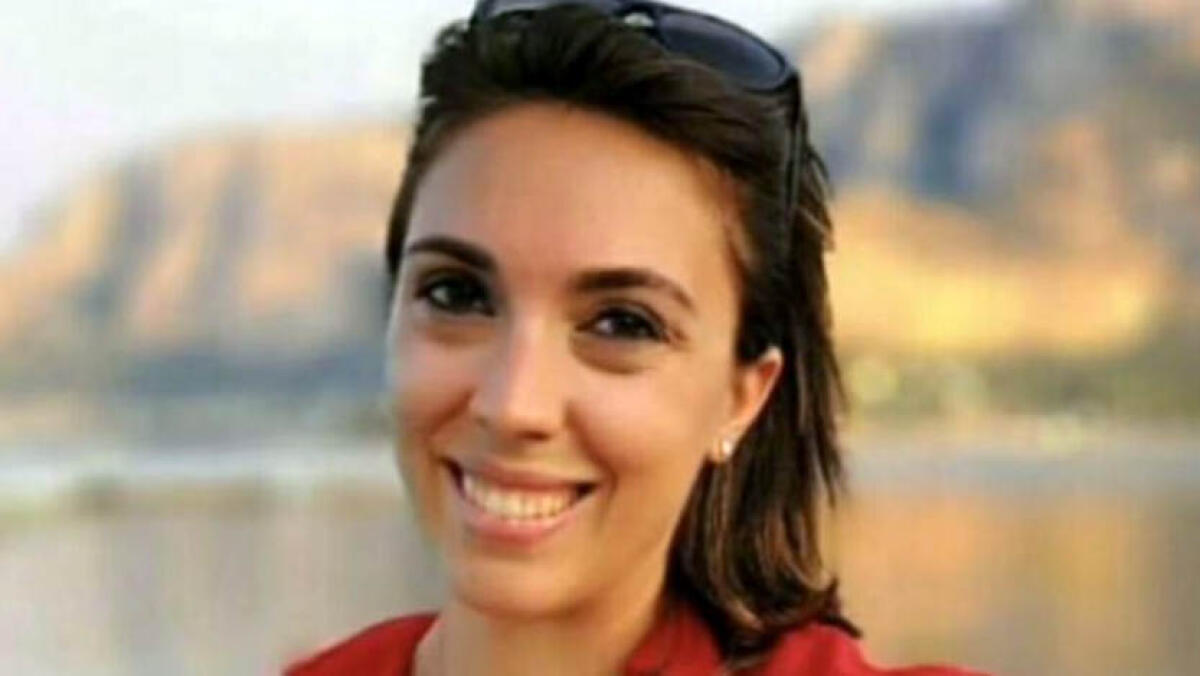 Testa di capretto davanti alla casa della giornalista - 