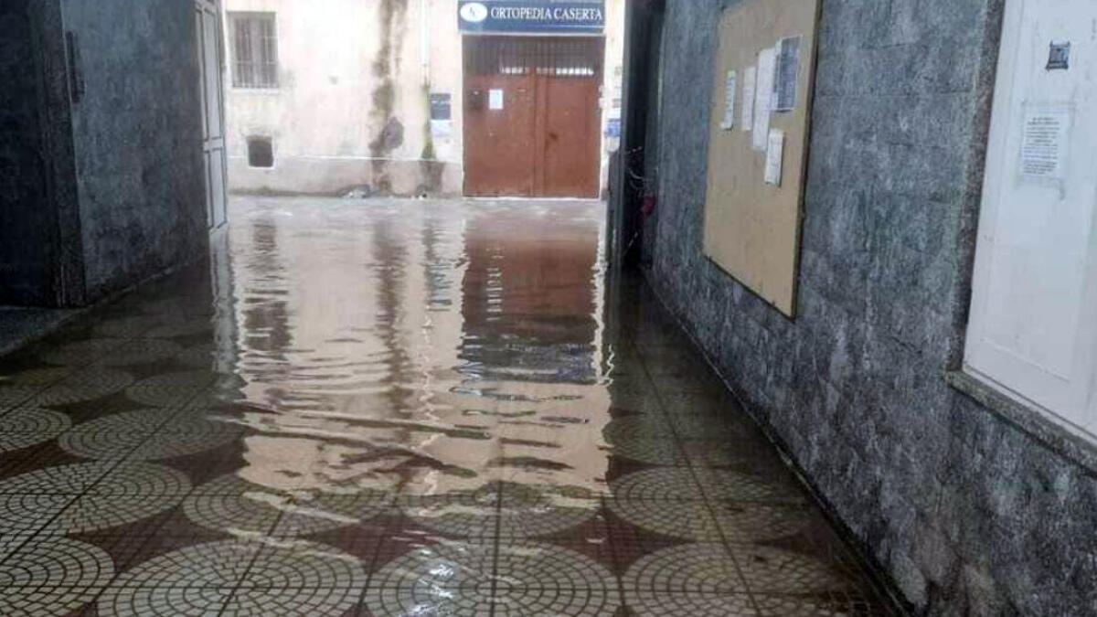 Bomba d'acqua sull'Asl vesuviana, uffici allagati - 