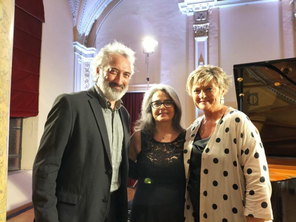 "Oltre la Siepe: un successo di Poesia e Musica a Recanati" - 