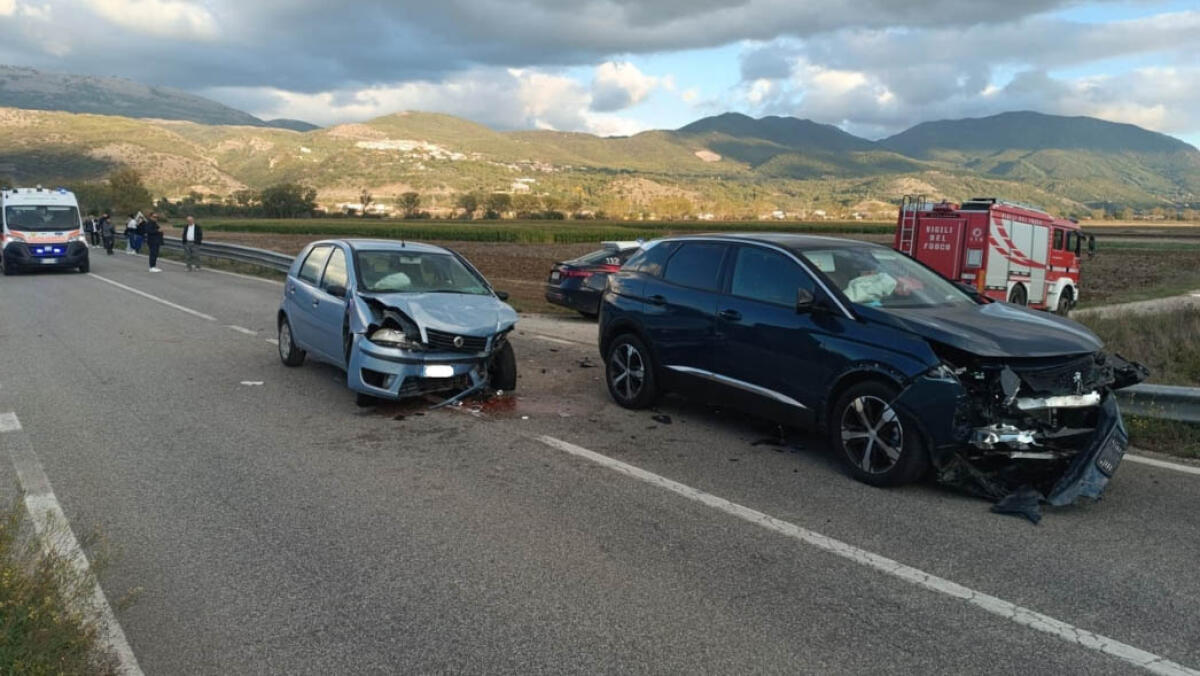 Incidente tra due auto: donna muore sul colpo - 