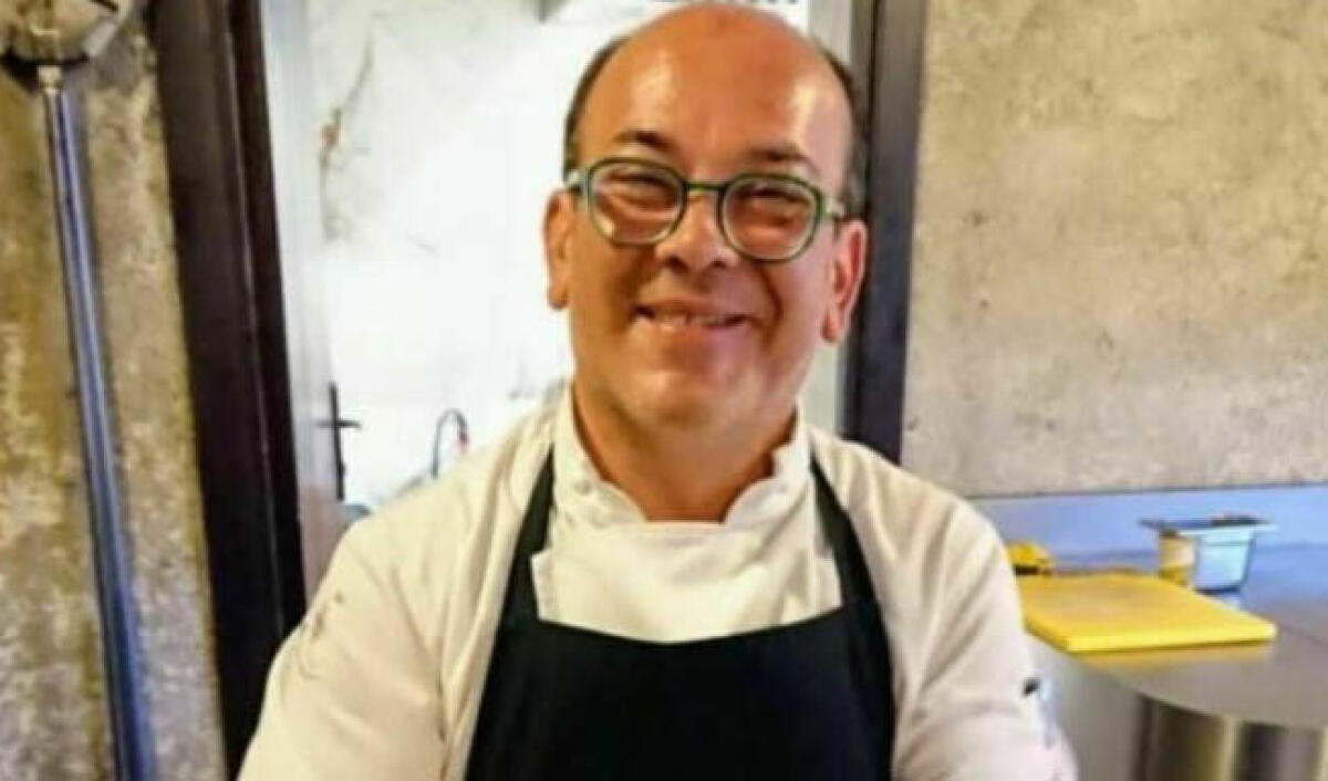 Tenta di recuperare il cellulare ma precipita, muore pizzaiolo - 