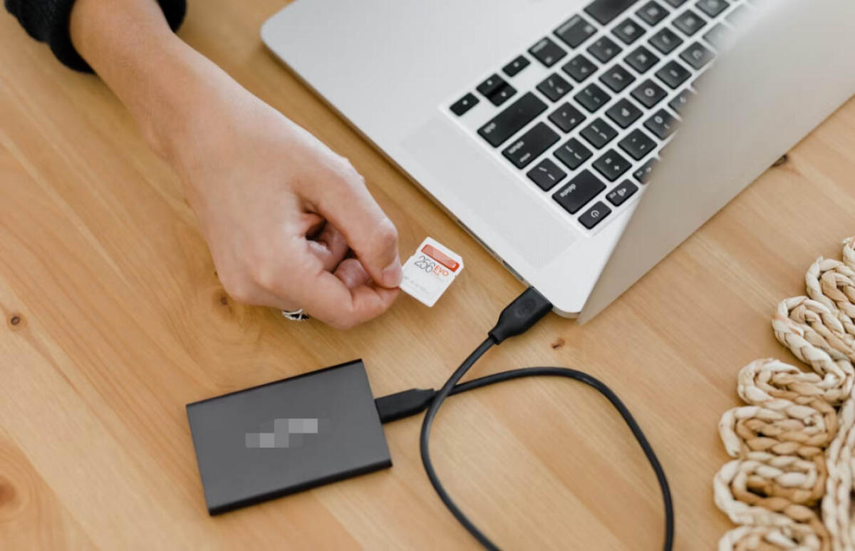 Spia inquilini con le microcamere - 