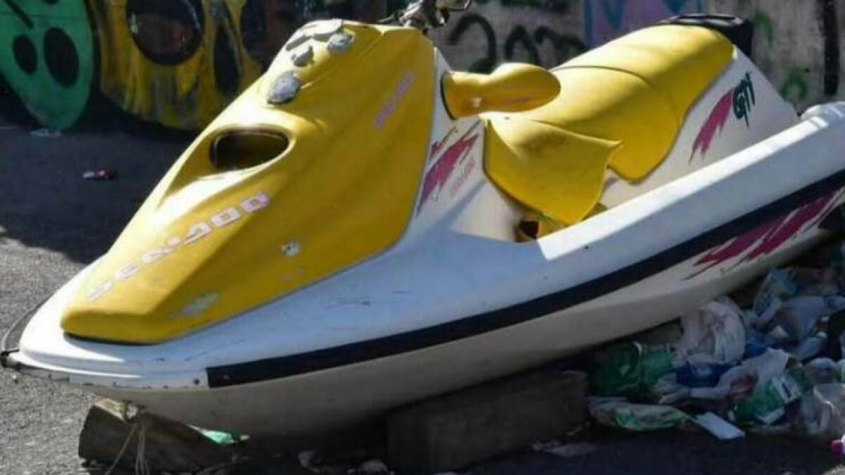 Acquascooter tra i rifiuti nei Paesi Vesuviani - 