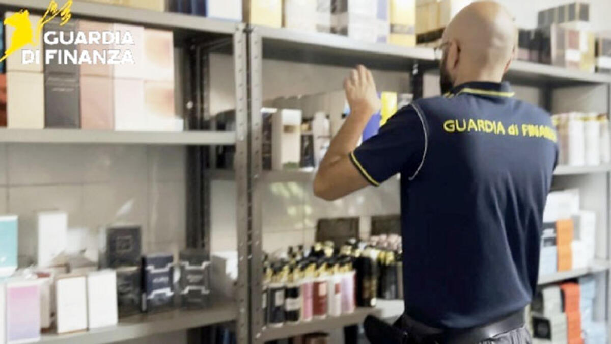 Scoperta maxi-boutique del falso a Pomigliano, vendeva solo online - 