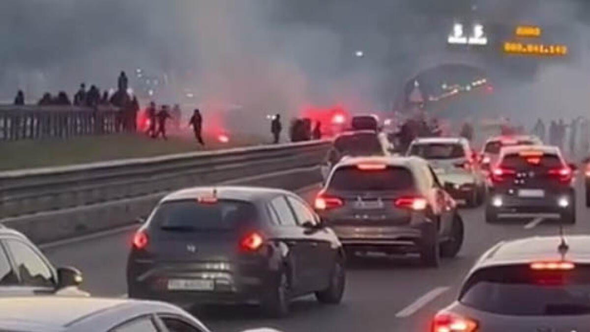 Feroci scontri in autostrada in Campania tra ultras della Casertana e del Catania - GUARDA IL VIDEO - 