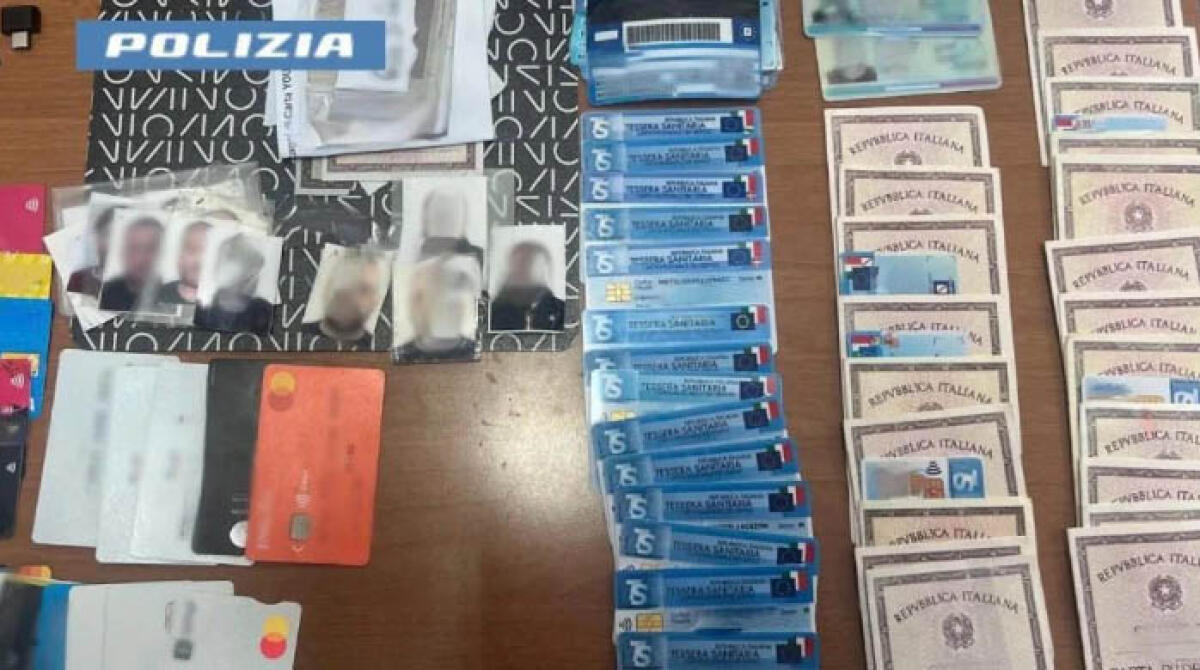 Smantellata centrale dei documenti falsi - 