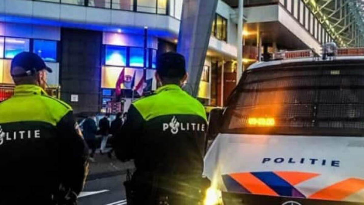 Olanda, 180 tifosi del Napoli arrestati ed espulsi senza aver fatto nulla: "Trattati come criminali" - 
