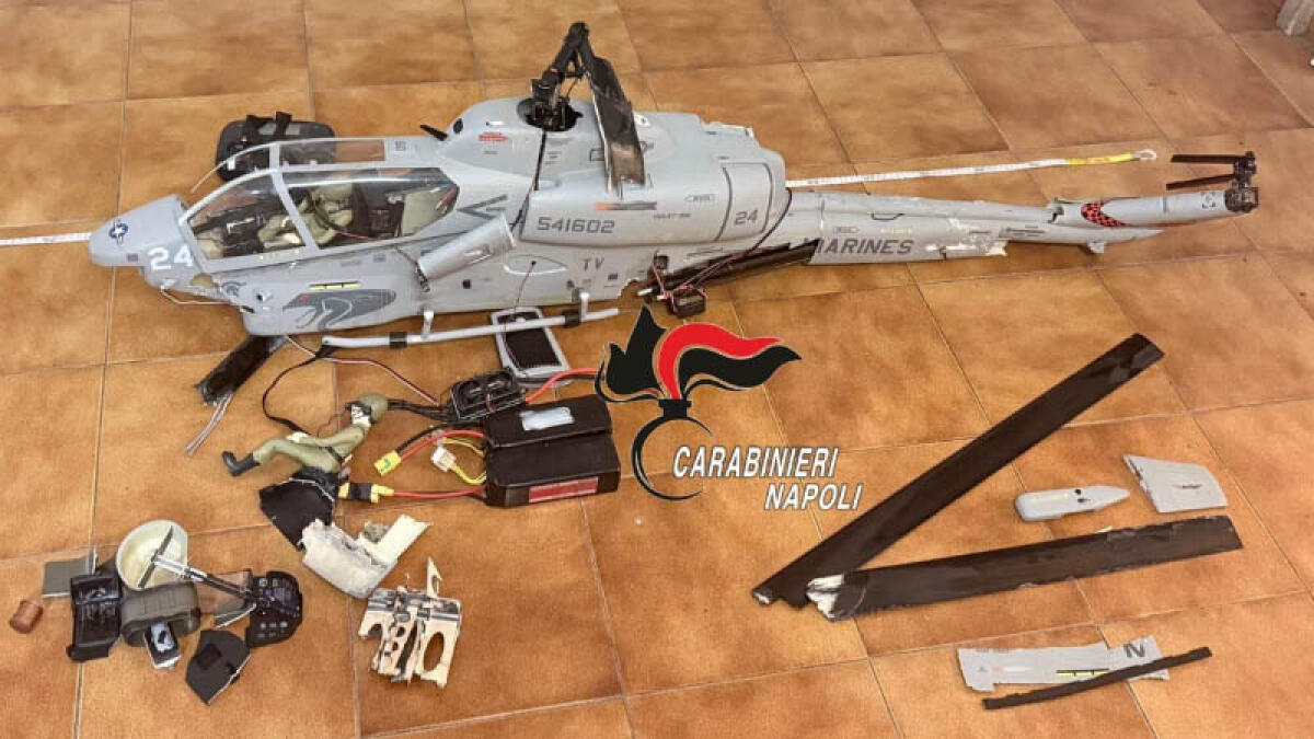 Fa schiantare elicottero telecomandato di 8 chili tra la gente - 